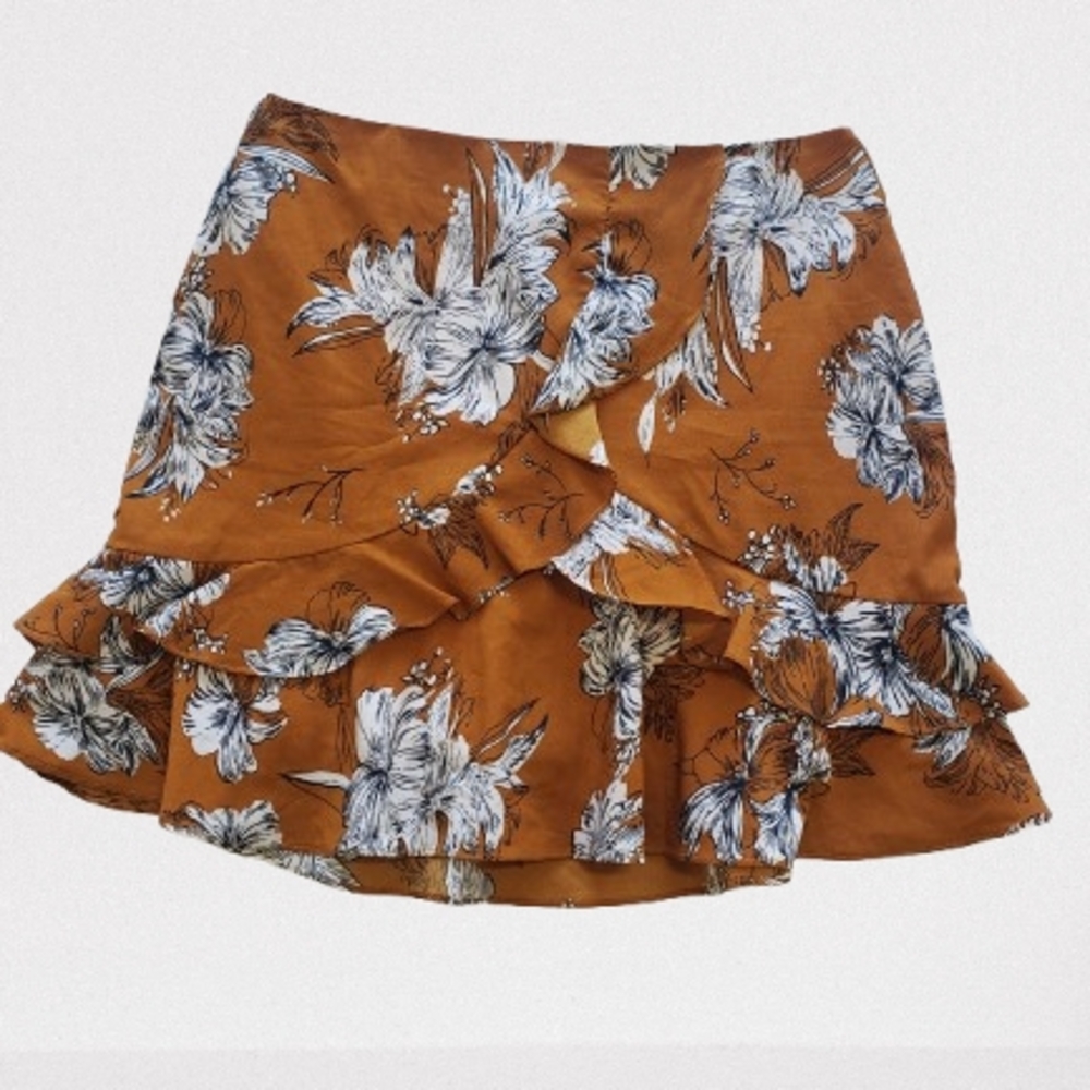 Windsor Orange, White, Black. Mini Skirt with Ruffles Medium. Floral.  Elegant